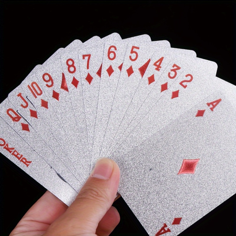 Cartas de jogo de pôquer em fo - Board Game Illustration avaliação e preço